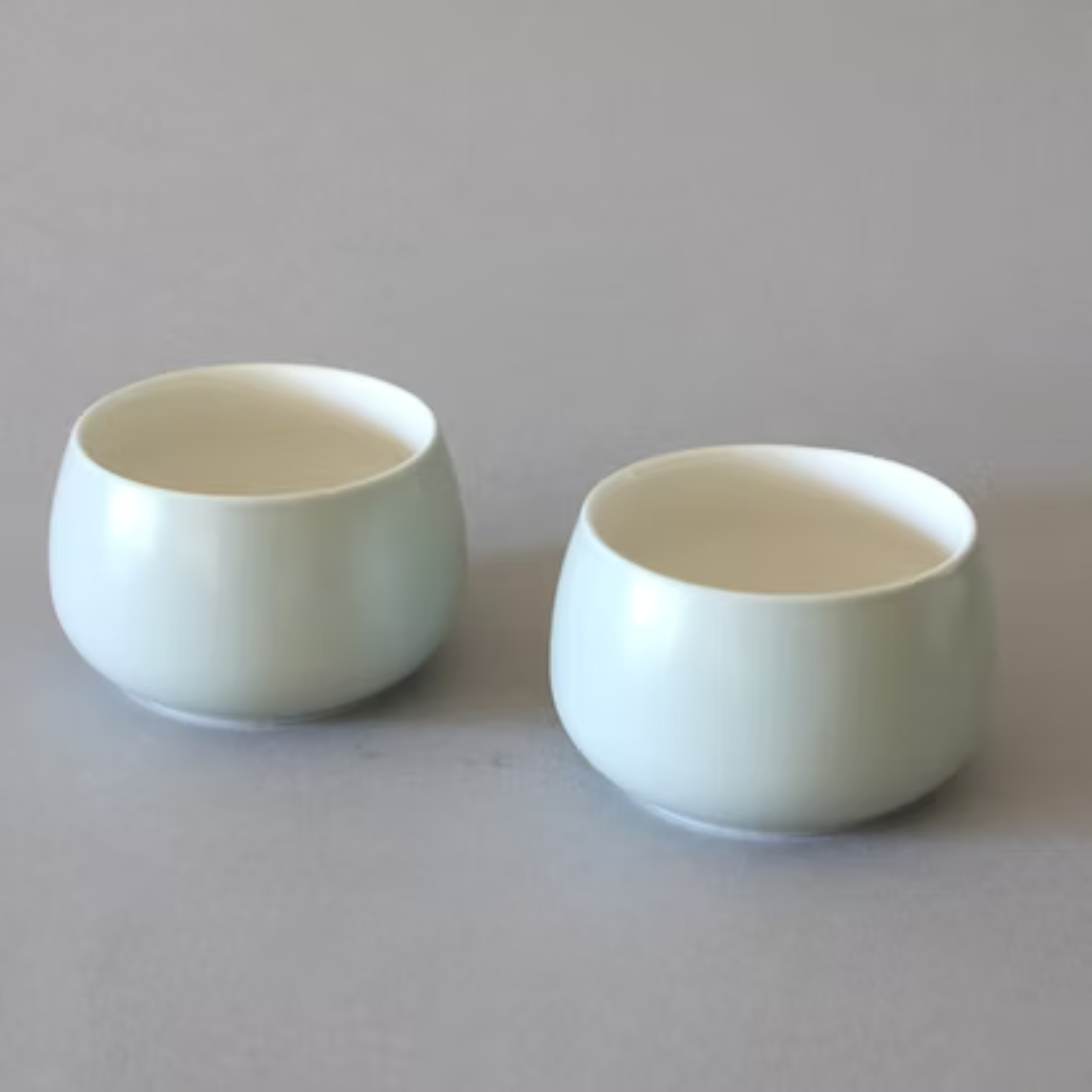 Théière, Poignée Latérale + 2 Tasses, Blanc